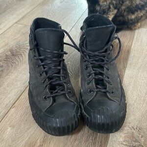 Black converse. Women’s size 10/ men’s size 8.